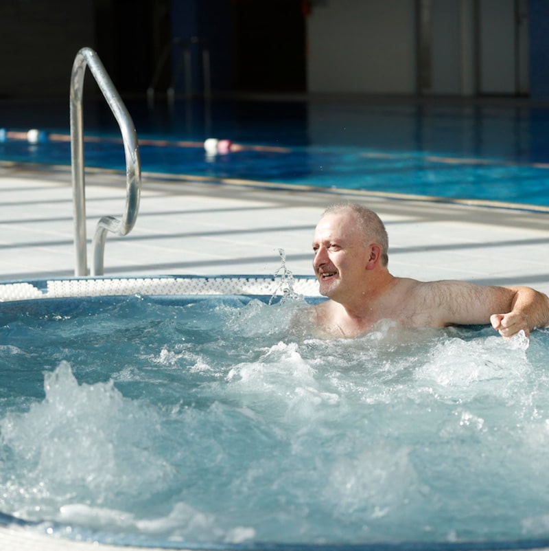 shearwater hotel image showing guest in jacuzzi