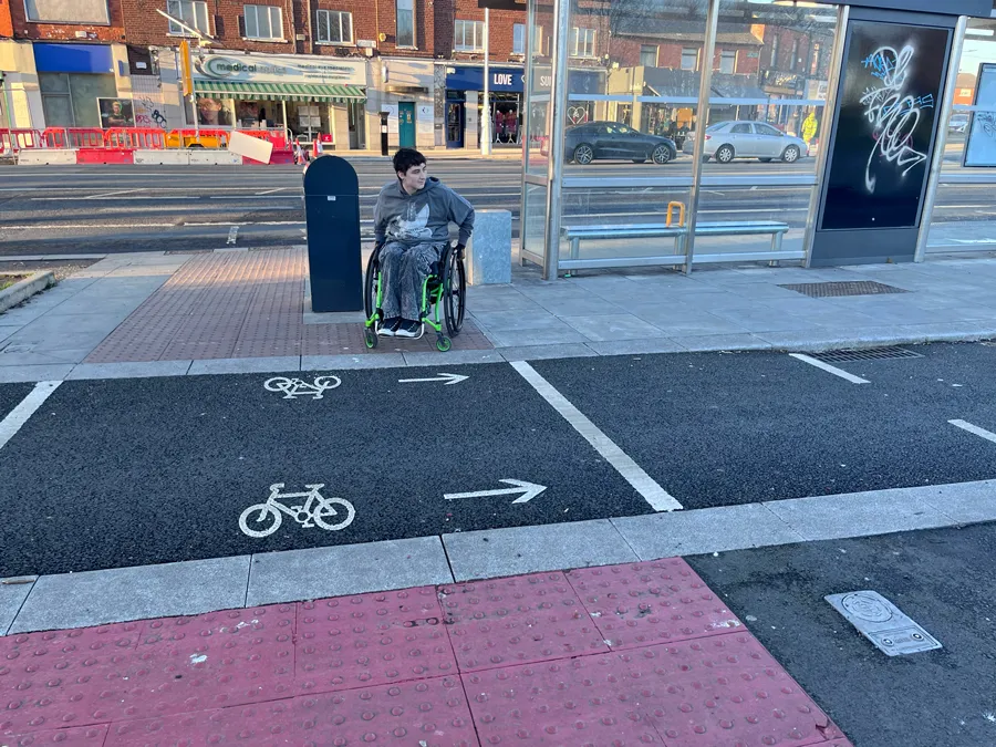 image showing wheelchair user trying to cross cycle lane at floating bus stop